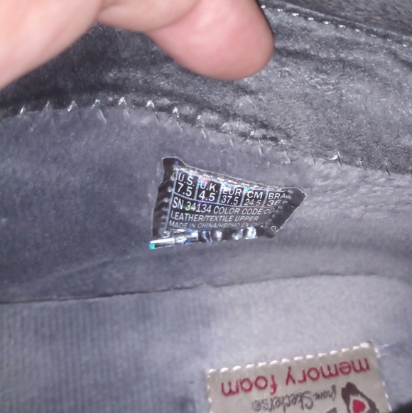 Skechers Gray and Red Lace Up Boots with Suede Finish - Picture 4 of 9